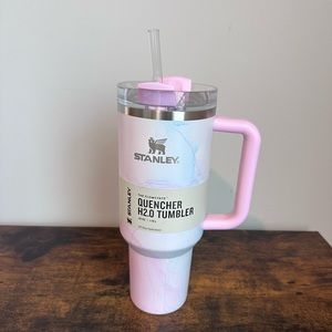NWT STANLEY Quencher H2.0 40 oz. Tumbler in Watercolor Tulle